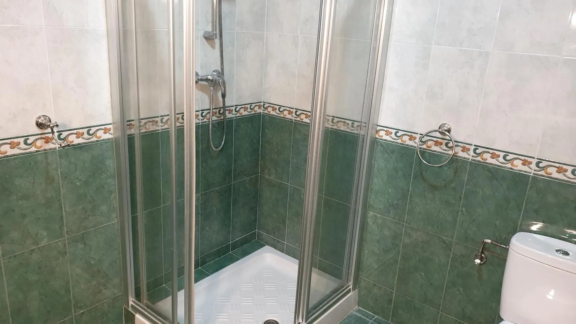 Delightful Spacious 2 Bed Apartment In Nerja Spain