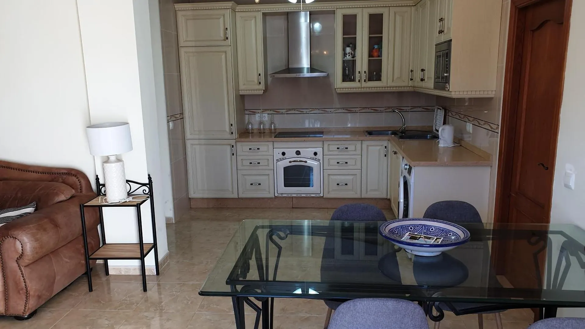 Delightful Spacious 2 Bed Apartment In Nerja Spain