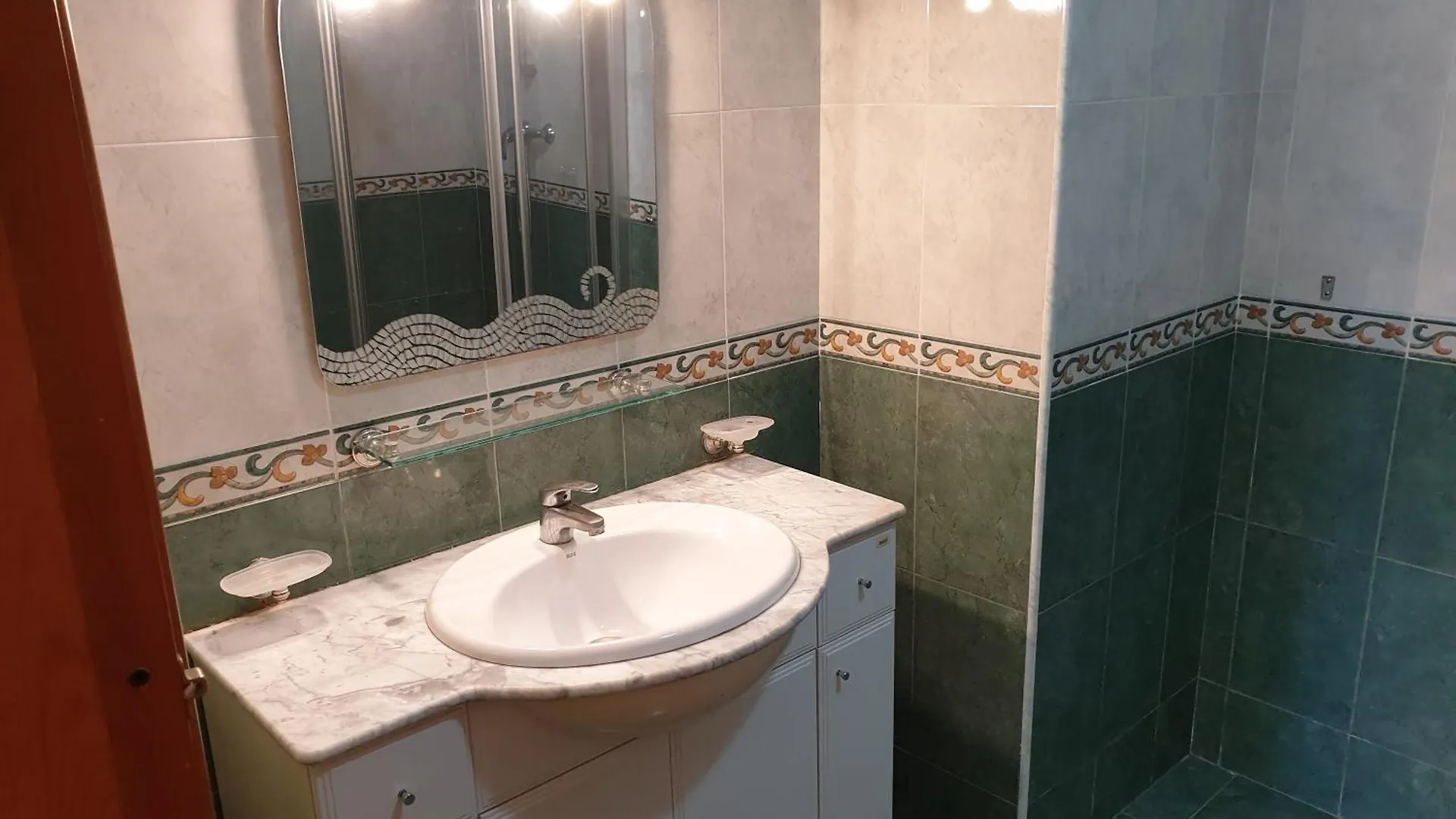 Delightful Spacious 2 Bed Apartment In Nerja