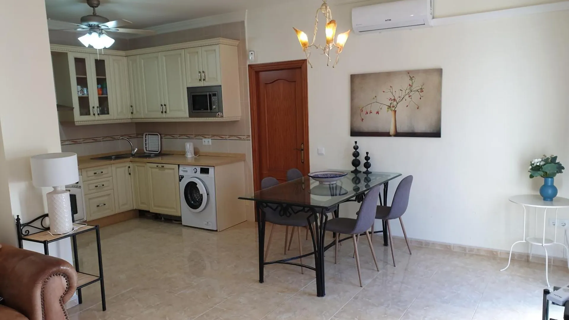Delightful Spacious 2 Bed Apartment In Nerja Spain
