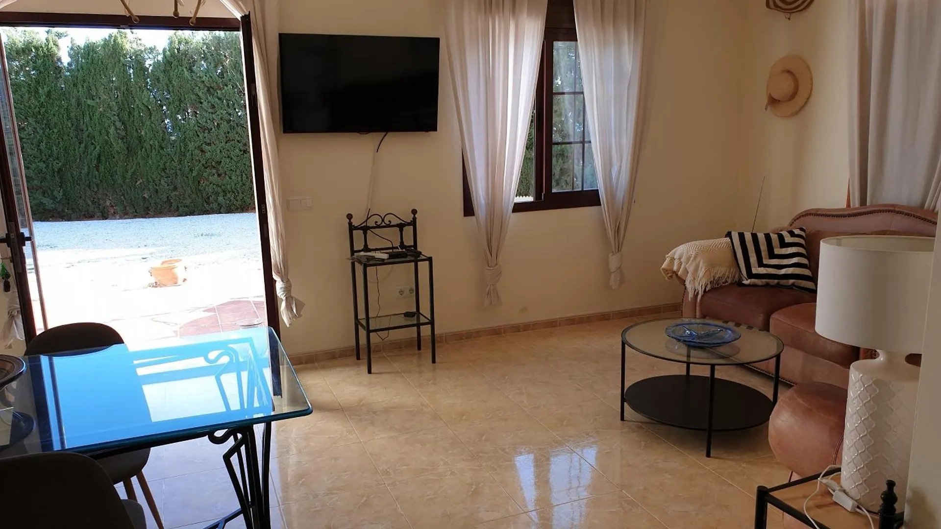 Delightful Spacious 2 Bed Apartment In Nerja