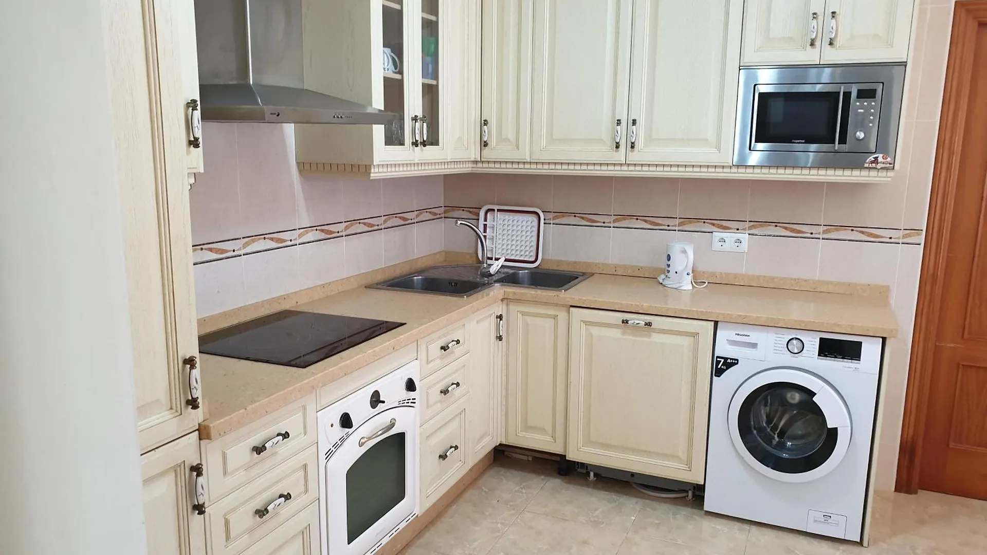 Delightful Spacious 2 Bed Apartment In Nerja