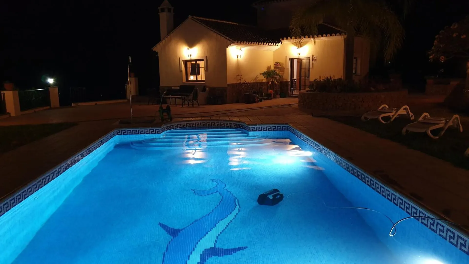 Delightful Spacious 2 Bed Apartment In Nerja