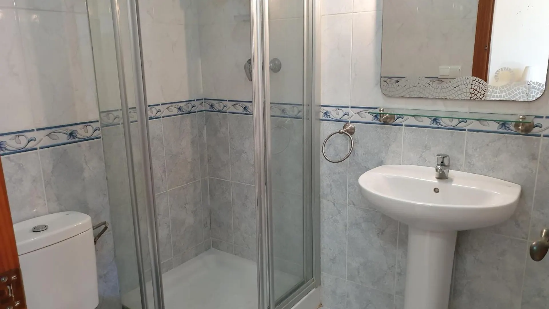 Delightful Spacious 2 Bed Apartment In Nerja